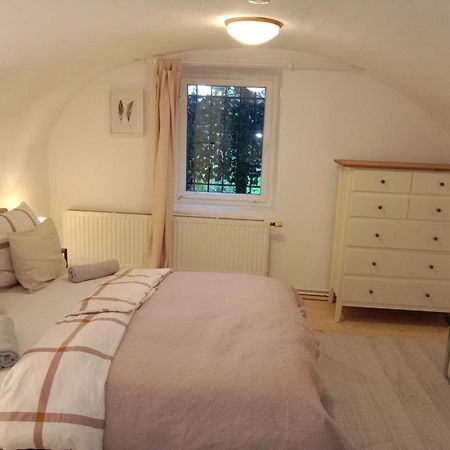 Apartment Mit 1 Schlafzimmer In Altstadthaus Sankt Veit an der Glan Exteriör bild