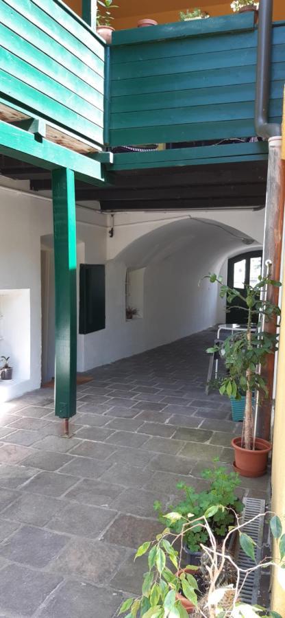 Apartment Mit 1 Schlafzimmer In Altstadthaus Sankt Veit an der Glan Exteriör bild